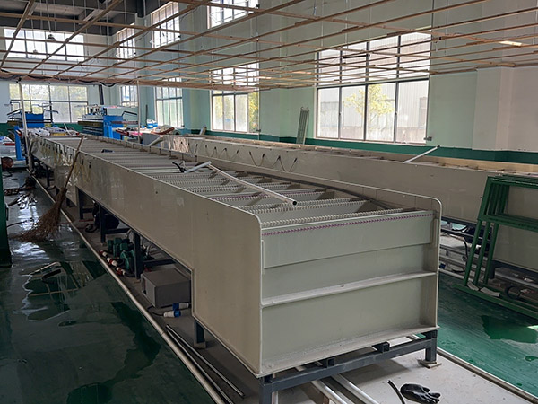 澳龍暫氧池 室內養殖區 活魚箱養殖